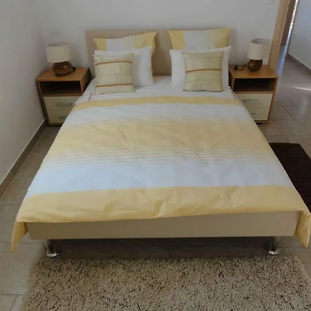 In 51811 Διαμέρισμα *